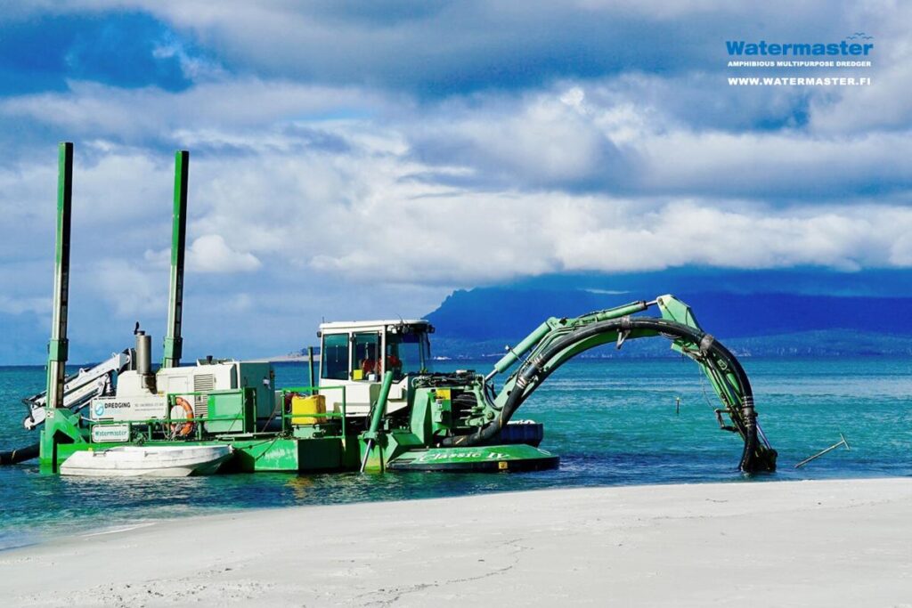 Amphibious Multipurpose Watermaster Dredging to Stabilise a river and Prevent floods, Australia.