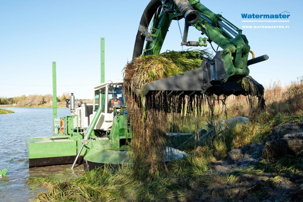 Watermaster Improving the ecological condition of a river by Clearing invasive aquatic weeds, Finland