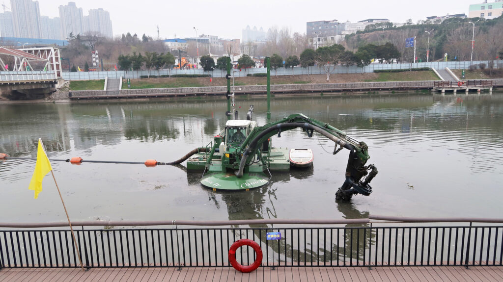 Watermaster amphibious dredger environmental dredging in Xian China