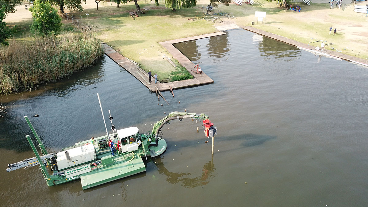 Watermaster amphibious multipurpose dredger pile driving in South Africa