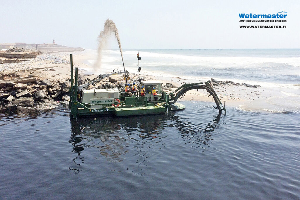Coastal care and flood prevention work with Watermaster in Accra, Ghana