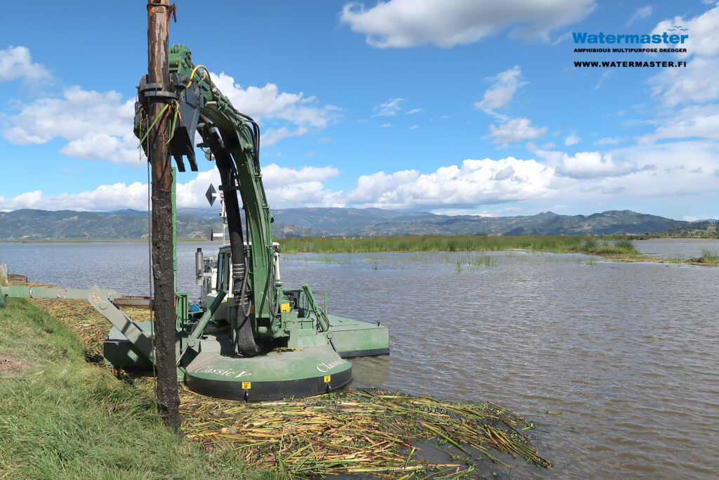 Watermaster restoring a lake suffering from heavy siltation and eutrophication in Colombia. Watermaster pile driving at Lake Fúquene.